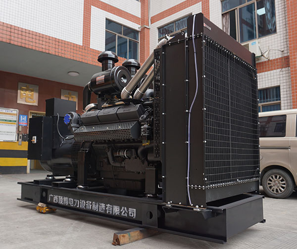 為保證柴油發(fā)電組遠(yuǎn)置散熱器冷卻系統(tǒng)有效的循環(huán)，應(yīng)注意這些問題