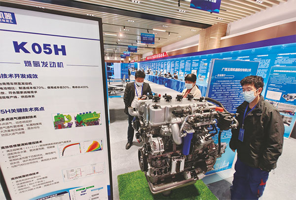 玉柴首臺(tái)商用車(chē)用燃?xì)浒l(fā)動(dòng)機(jī)YCK05H亮相第十二屆廣西發(fā)明展